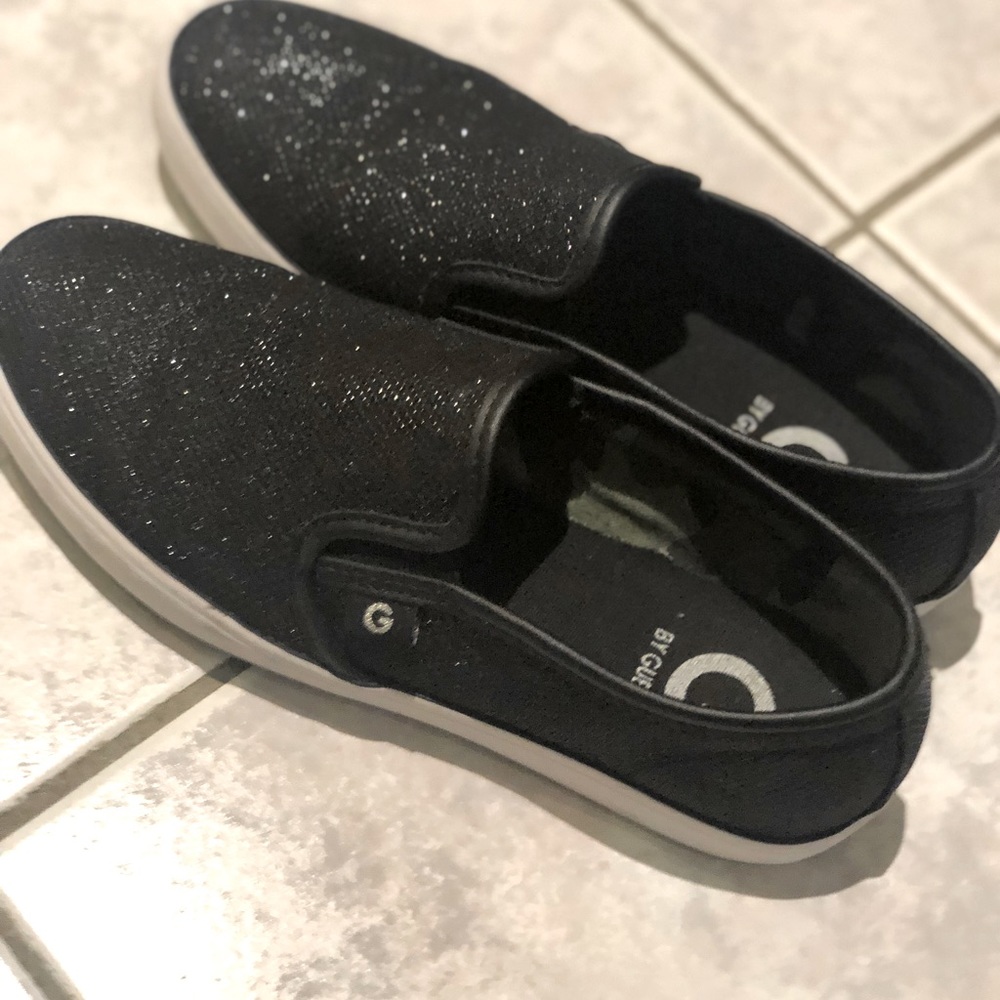 G BY GUESS - SPARKLY SNEAKERS